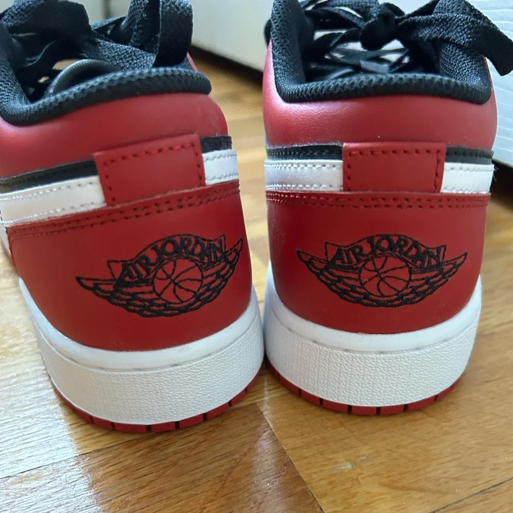 NWT Nike Air Jordan 1 Low GS Alternate Bred Toe / Big Boys 6.5 - Picture 4 of 6